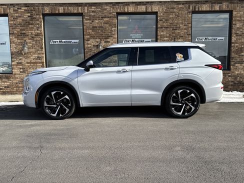 Used 2022 Mitsubishi Outlander SEL image 2