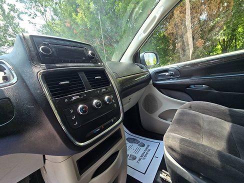 Used 2014 Dodge Grand Caravan American Value Package FWD image 20