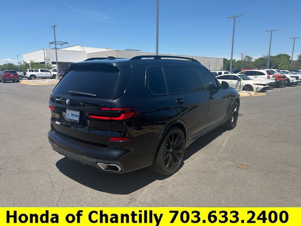 Used 2023 BMW X7 xDrive40i w/ M Sport Package AWD/4WD image 7