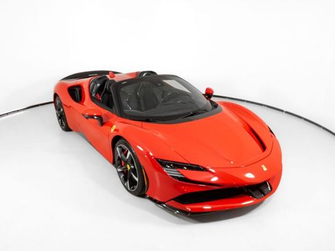 Used 2023 Ferrari SF90 Spider image 24
