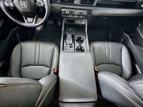 Used 2025 Honda Pilot TrailSport image 16