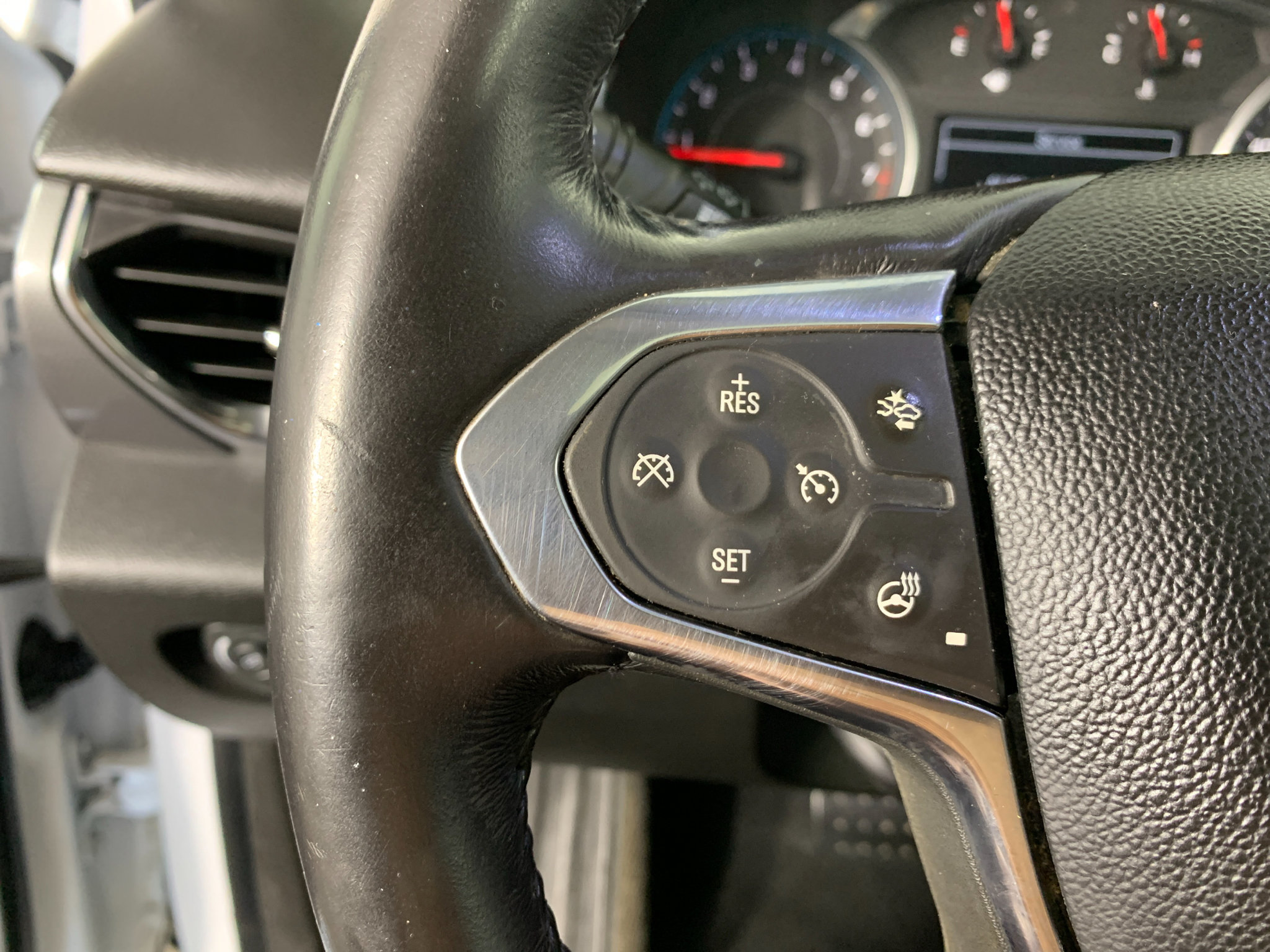 Used 2019 Chevrolet Traverse Premier AWD/4WD image 18