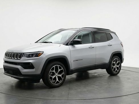 Used 2025 Jeep Compass Limited AWD/4WD image 3