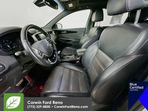 Used 2019 Kia Sorento SX image 26