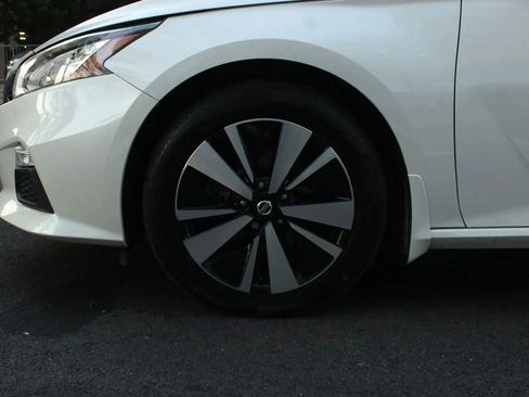 Used 2022 Nissan Altima 2.5 SV AWD/4WD image 10