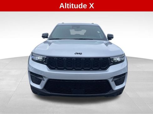 Used 2024 Jeep Grand Cherokee Altitude image 9