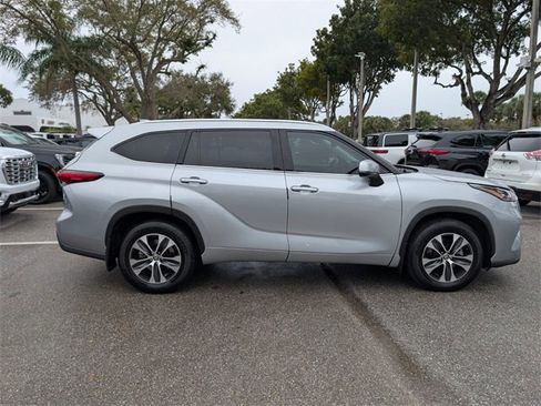 Used 2020 Toyota Highlander XLE image 8