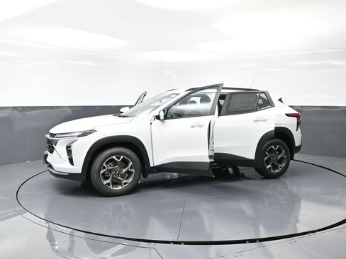 New 2025 Chevrolet Trax LT w/ Driver Confidence Package image 51