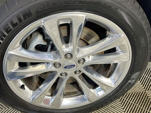 Used 2018 Ford Explorer XLT w/ Equipment Group 202A AWD/4WD image 14