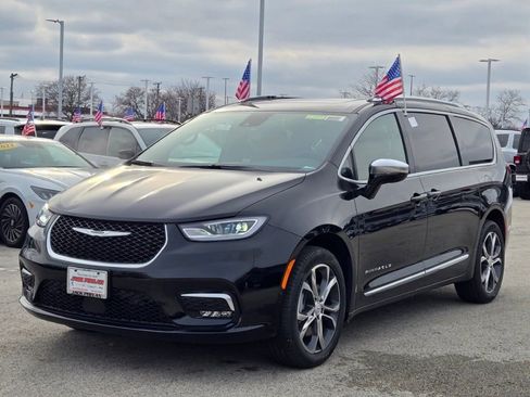 New 2026 Chrysler Pacifica Pinnacle image 3