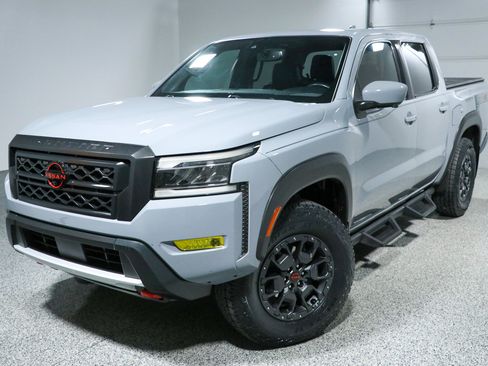 Used 2022 Nissan Frontier PRO-4X w/ Pro-4X Premium Package AWD/4WD image 34