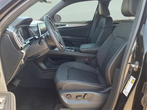 Used 2024 Volkswagen Atlas Cross Sport SE FWD image 12