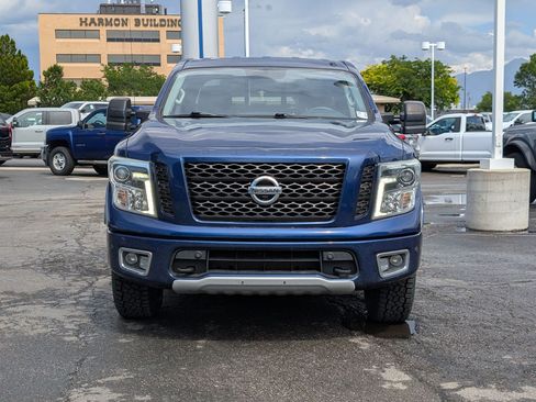 Used 2017 Nissan Titan PRO-4X w/ Pro-4x Convenience Package AWD/4WD image 11