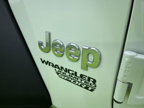Used 2018 Jeep Wrangler Unlimited Sport S image 14