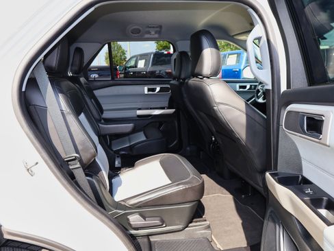 Used 2022 Ford Explorer XLT w/ Equipment Group 202A image 28