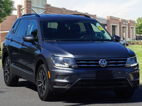 Used 2021 Volkswagen Tiguan SE image 3