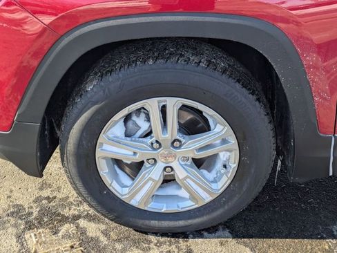 Used 2024 GMC Terrain SLE w/ Driver Convenience Package image 10