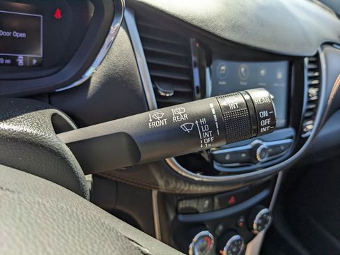 Used 2019 Chevrolet Trax LT w/ LT Convenience Package image 31