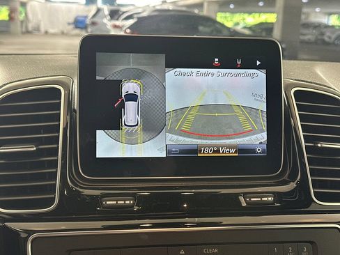 Used 2019 Mercedes-Benz GLE 400 4MATIC image 5