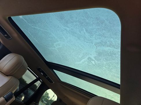 Certified 2023 Land Rover Range Rover SE image 16