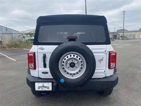 New 2025 Ford Bronco Base image 4