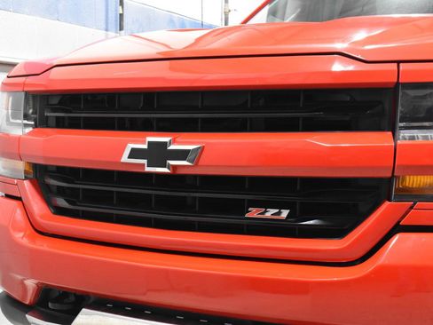 Used 2018 Chevrolet Silverado 1500 LT w/ All Star Edition image 28