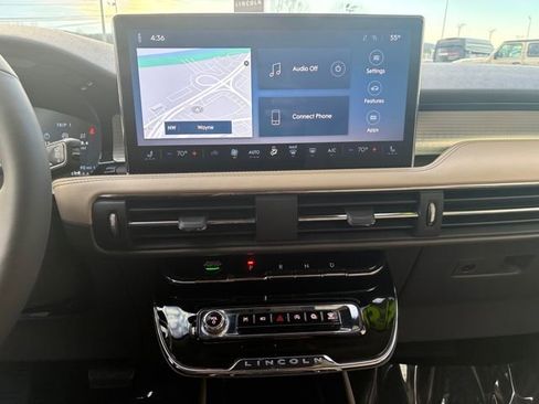 Used 2023 Lincoln Corsair AWD image 16