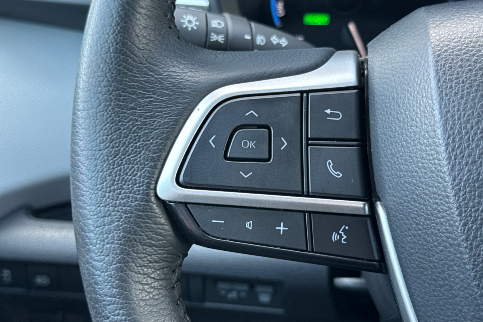 Used 2025 Toyota Sienna XLE FWD image 36