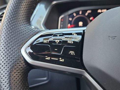 Used 2022 Volkswagen Tiguan SEL R-Line image 27