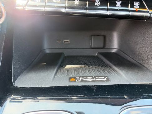Used 2024 Chevrolet Traverse LT w/ Midnight/Sport Edition FWD image 39