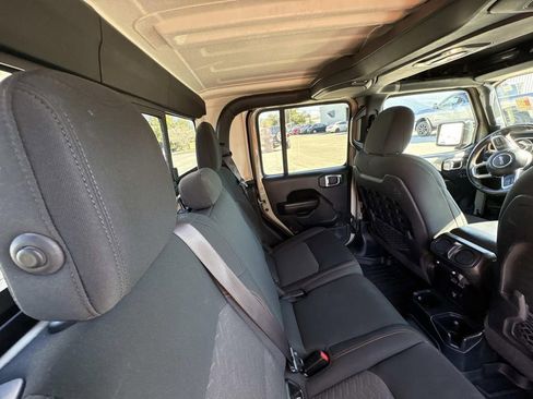 Used 2020 Jeep Gladiator Mojave w/ Dual Top Group image 12