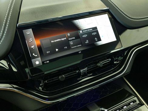 New 2026 Aston Martin DBX 707 image 32