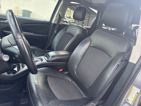 Used 2018 Dodge Journey Crossroad w/ Nav & Sun Group FWD image 11