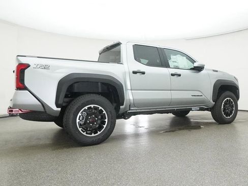 Certified 2025 Toyota Tacoma TRD Off-Road image 26