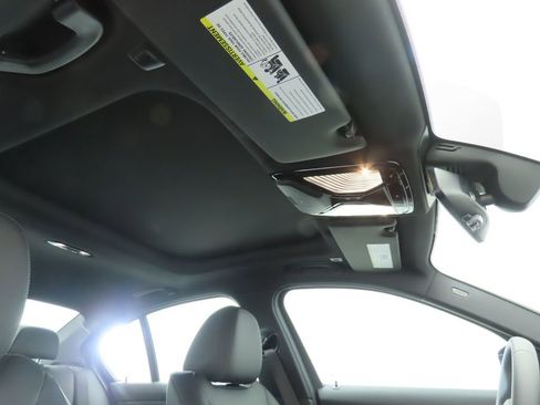 New 2026 BMW 330i Sedan w/ M Sport Package image 18