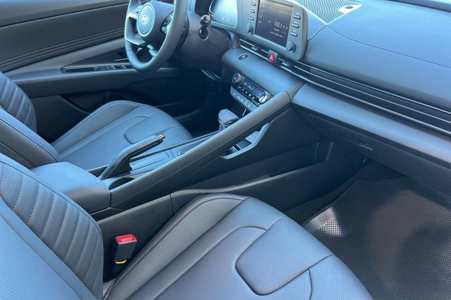 New 2026 Hyundai Elantra SEL Sport FWD image 14