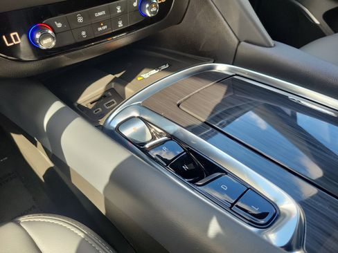 Used 2022 Buick Enclave Essence w/ Sport Touring Edition image 23