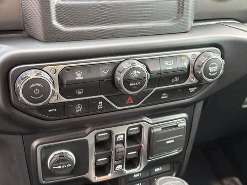 Used 2022 Jeep Gladiator Sport image 15