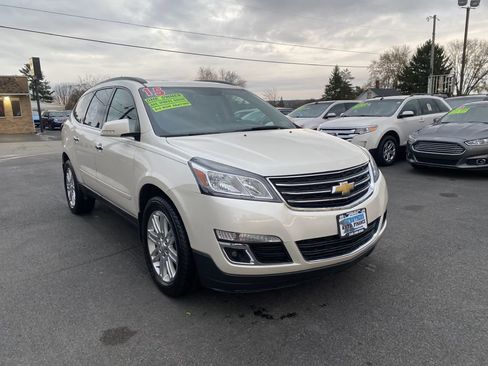 Used 2015 Chevrolet Traverse LT w/ Style and Technology Package image 3