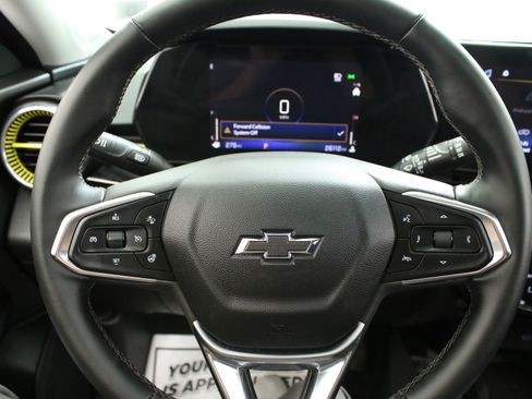 Used 2024 Chevrolet Trax ACTIV w/ Sunroof Package FWD image 13