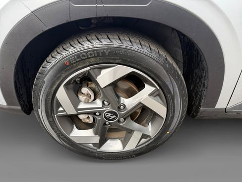 Certified 2023 Hyundai Venue SEL image 9