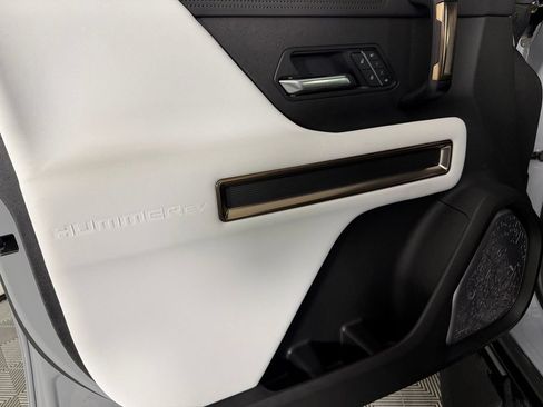 Used 2025 GMC Hummer EV 2X AWD/4WD image 26