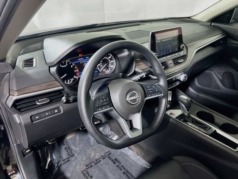 Used 2025 Nissan Altima 2.5 SV FWD image 9