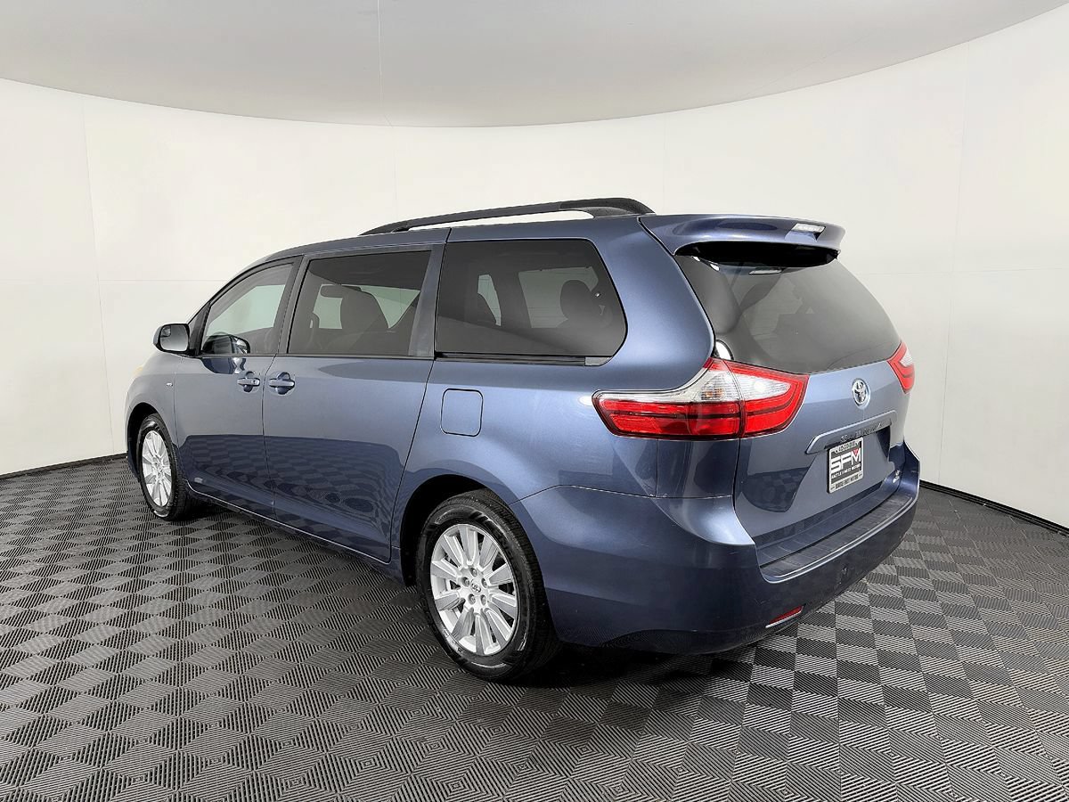 Used 2017 Toyota Sienna LE AWD/4WD image 15
