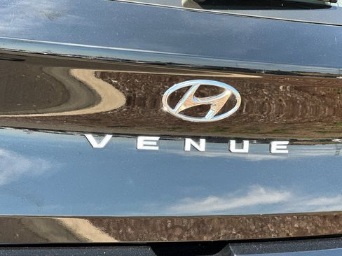 Used 2026 Hyundai Venue SE FWD image 23
