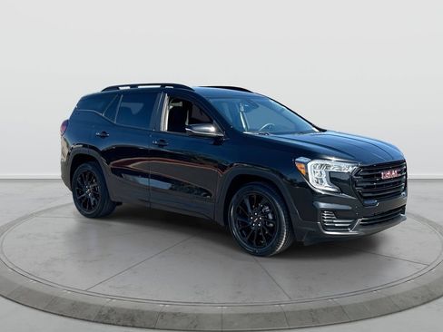 Used 2024 GMC Terrain SLE w/ Driver Convenience Package FWD image 2