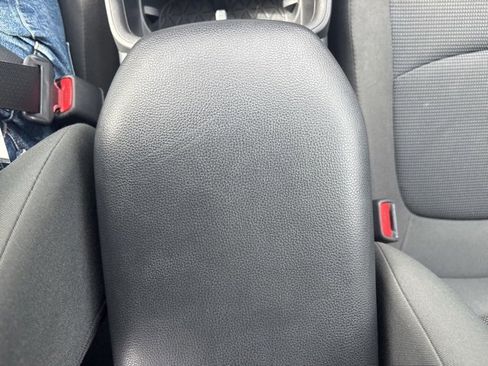 Used 2022 Toyota RAV4 LE image 32