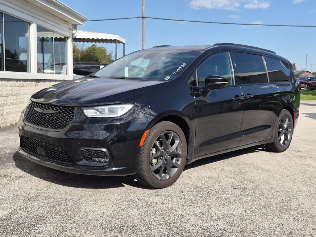 Used 2025 Chrysler Pacifica Limited FWD image 1