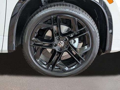 New 2026 Volkswagen Tiguan SE R-Line FWD image 10