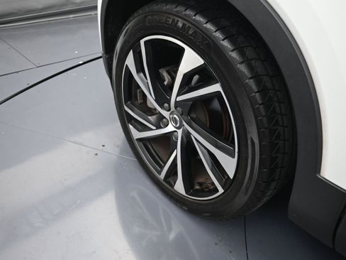 Used 2022 Volvo XC40 T5 R-Design image 30